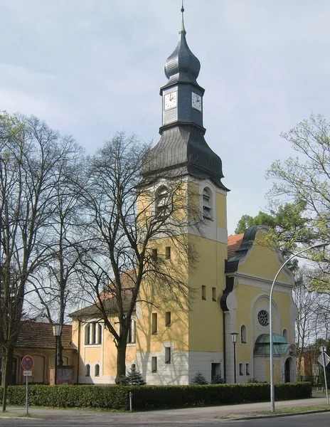 Außenansicht der Kirche Hohen Neuendorf