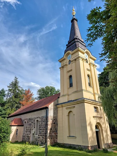 Außenansicht der Dorfkirche Stolpe